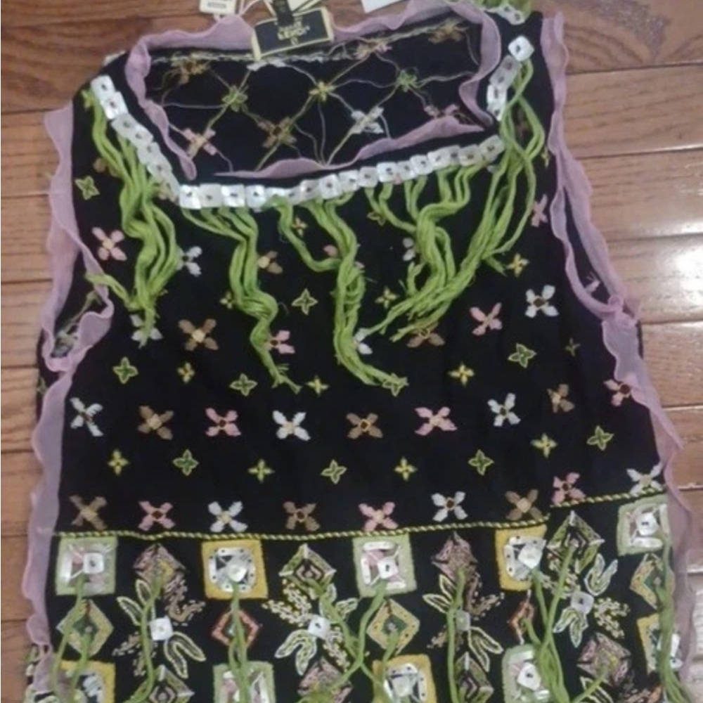 S/S 2000 Fendi by
KarlLagerfeld Beaded
EmbroideryPink Chiffon Trim
Top M - Picture 4 of 6